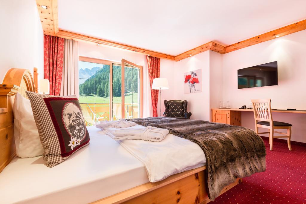 Chasa Castello Relax & Spa Замнаун Номер фото