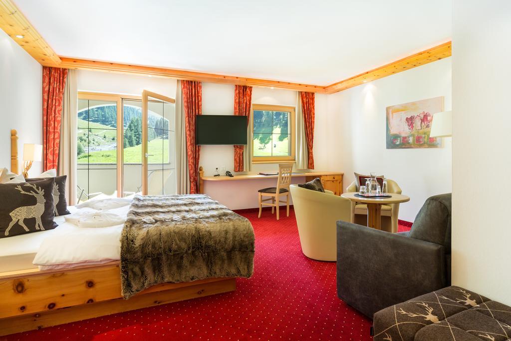 Chasa Castello Relax & Spa Замнаун Номер фото